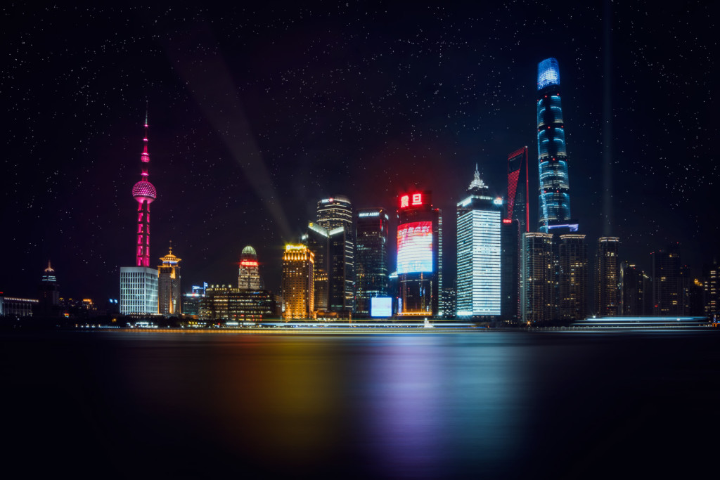 "The Bund" Shanghai Skyline bei Nacht © PhotoTravelNomads.com