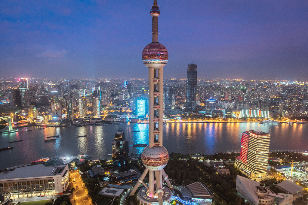 Bester Ausblick über Shanghai von der Ritz-Carlton Roof Top Bar © PhotoTravelNomads.com