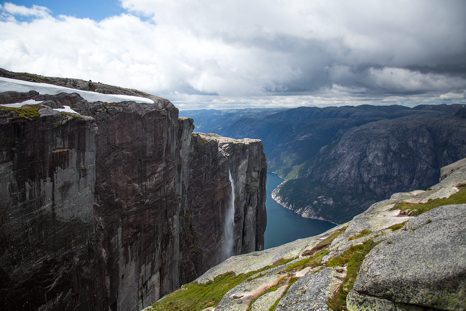Kjeragfossen Waterfall Norway © PhotoTravelNomads.com