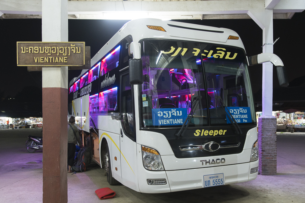 Laos Reiseblog: New Sleeper bus from Luang Prabang to Vientiane © PhotoTravelNomads.com