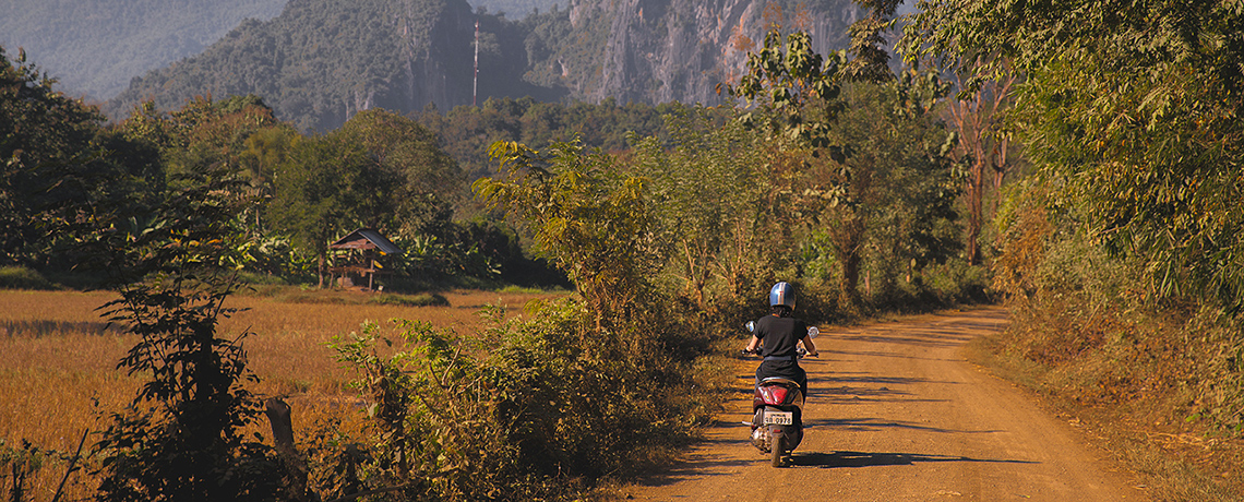 Laos Reiseblog: Road to Pak Ou Cave - Motorbike © PhotoTravelNomads.com