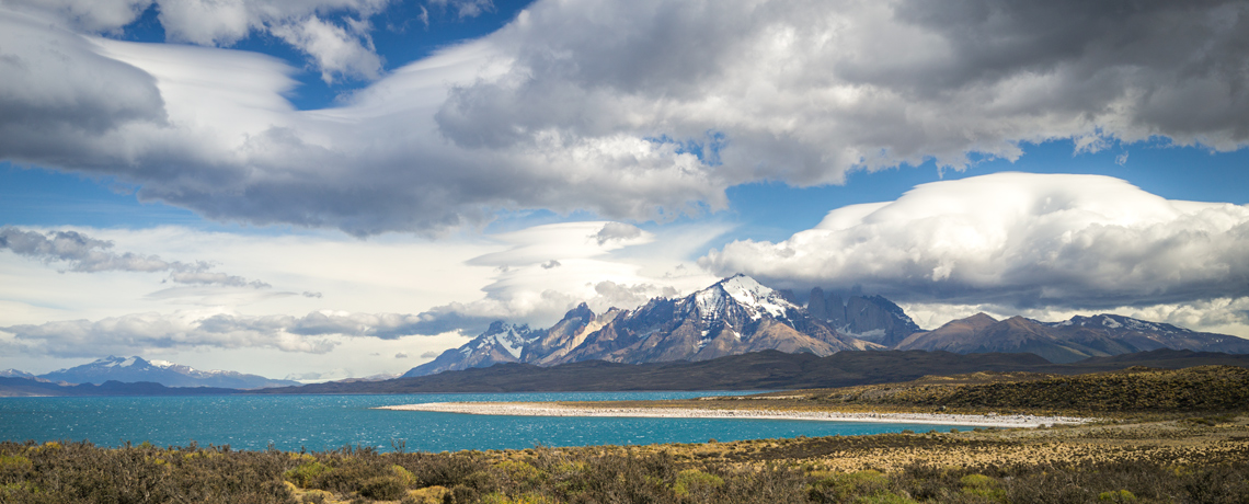 Lago Sarmiento im Torres del Paine Nationalpark © PhotoTravelNomads.com