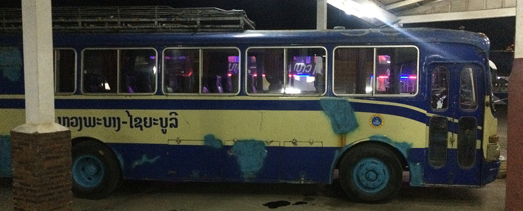 Laos Reiseblog: Old Bus from Luang Prabang to Vientiane © PhotoTravelNomads.com