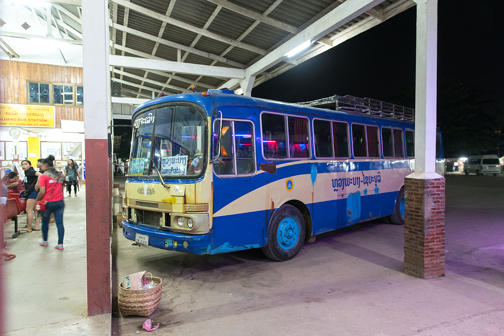 Laos Reiseblog: Old Sleeper bus from Luang Prabang to Vientiane © PhotoTravelNomads.com