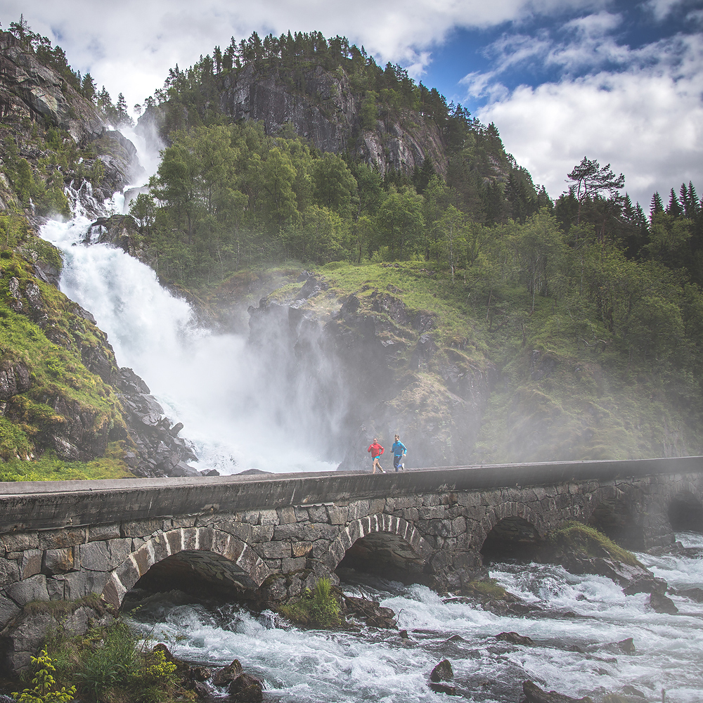 Sehenswürdigkeiten in Norwegen : Latefossen © PhotoTravelNomads.com