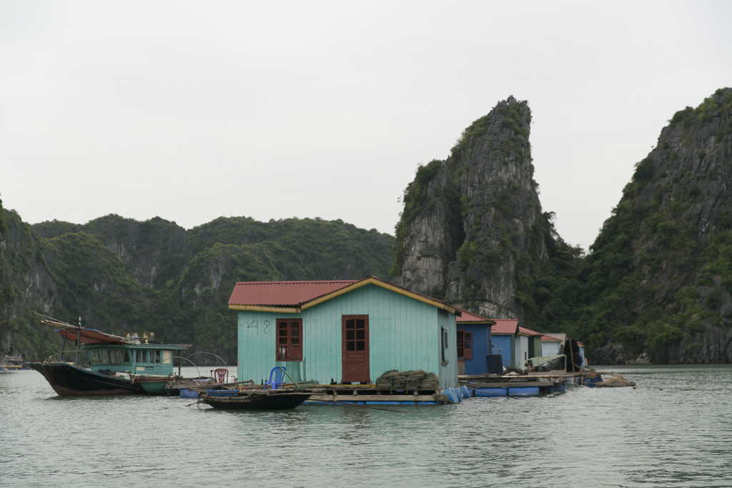 Vietnam Reisblog: Fisher Village in Bai Tu Long Bay © PhotoTravelNomads.com