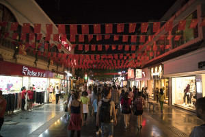 Pedestrian Street in Guilin © PhotoTravelNomads.com