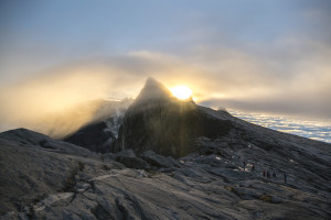 Sonnenaufgang am Mount Kinabalu © PhotoTravelNomads.com