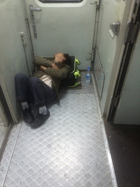 How to sleep in a train 