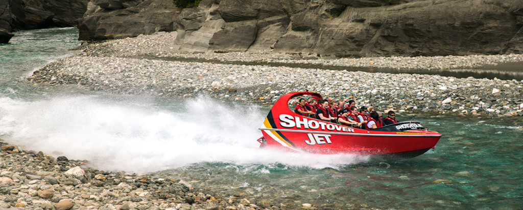 Shotover Jet Boat Queenstown © PhotoTravelNomads.com