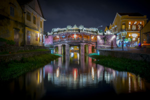 Chùa Cầu (Japanische Brücke) at Thu Bon River in Hoi An in Vietnam © PhotoTravelNomads.com